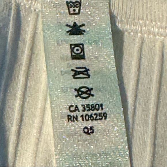 Lululemon Women Cropped Top 12 White Long Sleeves Ribbed - Picture 10 of 13